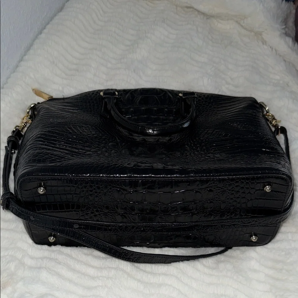BRAHMIN Elegant Black Crocodile-Embossed Women's Bag like new